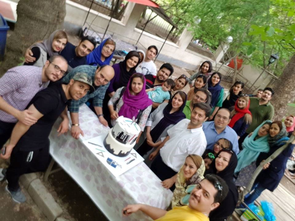 جشن هفتمین سالگرد تاسیس شرکت با حضور همکاران دفتر مرکزی در منطقه برغان کرج تاریخ ۹۶/۲/۲۲